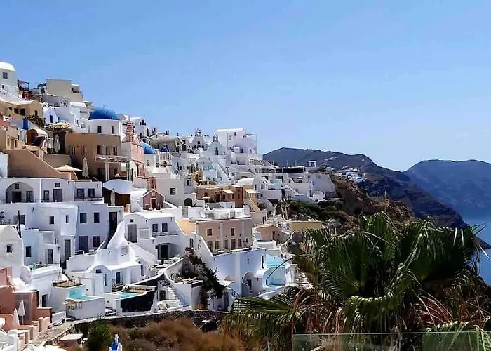 La Petite In -volcano View Oia