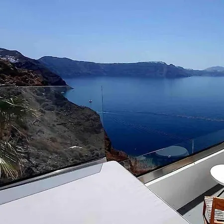 La Petite In -volcano View